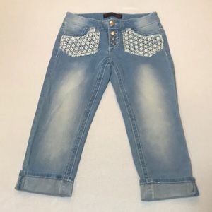 No boundaries pants.